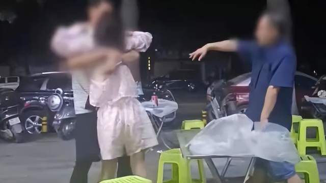 湖北教师当街搂抱醉酒女子，却解释是搀扶，学校已将其停岗