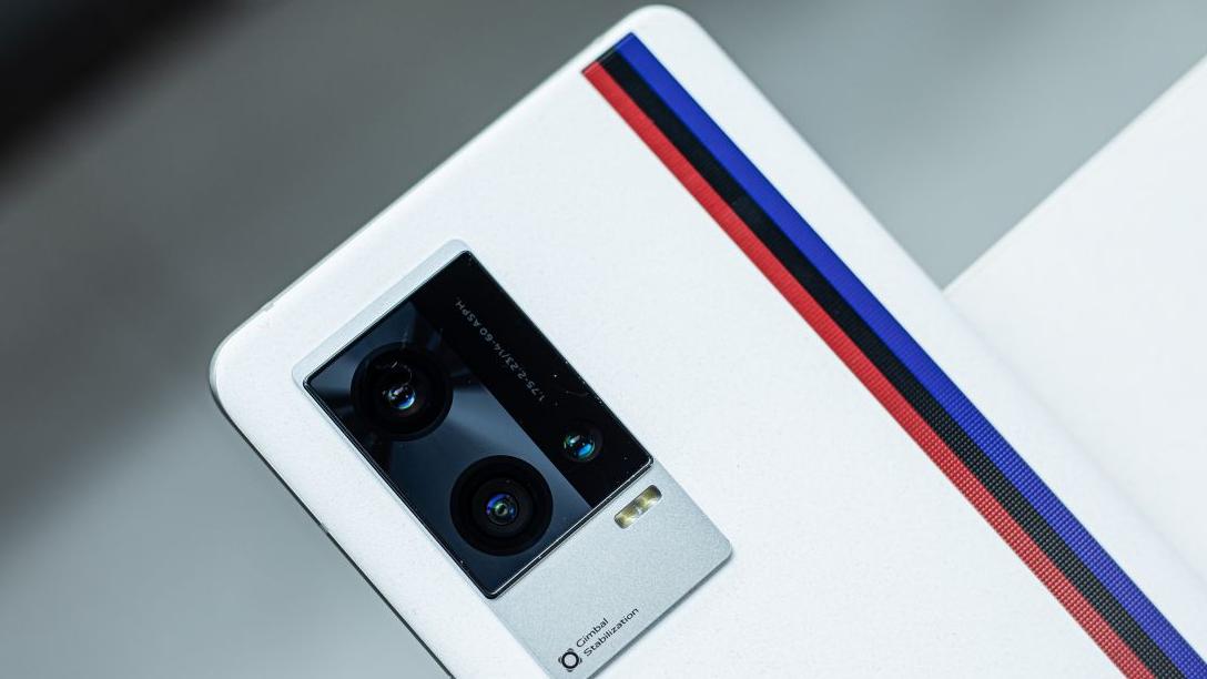 iqoo|120W闪充+骁龙888，顶配旗舰从高端跌到中端市场，降至2979元