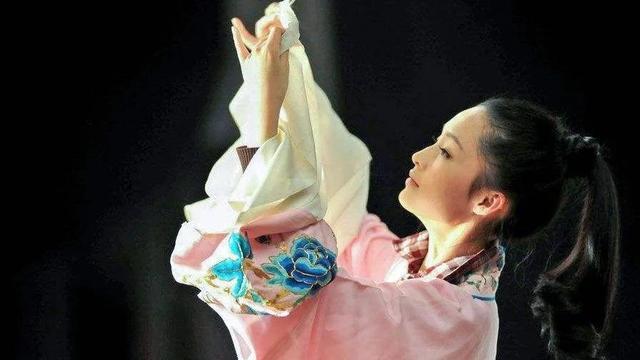 李沁|李沁32年还没结婚，结婚是爸妈的心病