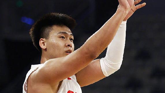 中国男篮|中国男篮输球内幕曝光！12人中6人生病，苏群：发烧还在比赛