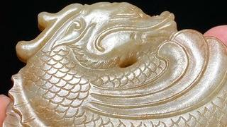 和田玉籽料|明 和田玉籽料留皮 摩羯鱼 玉珮 把件 纸镇