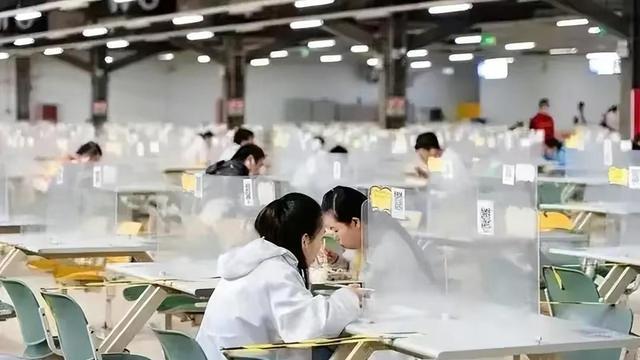 富士康|富士康补贴一万，鼓励员工离职！员工：办理离职给8000，上车给2000