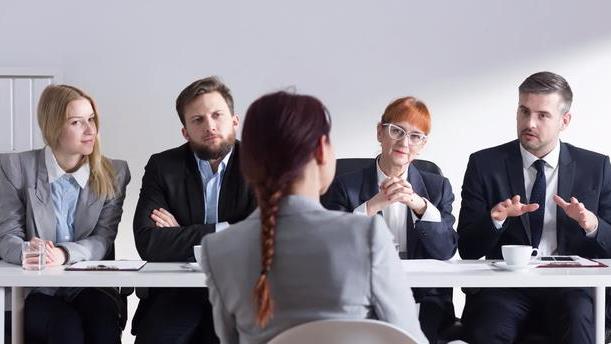 教师|毕业生自嘲是“网课一代”，工作还没找到，校招已面向23届的同学