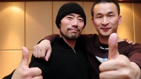 汪峰|旭日阳刚一首《春天里》带火了汪峰，汪峰商演直飚2000万，没想到他却如此小气