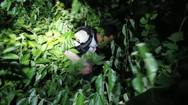 四川，一男子心情不好深夜约网友深夜到山上见面