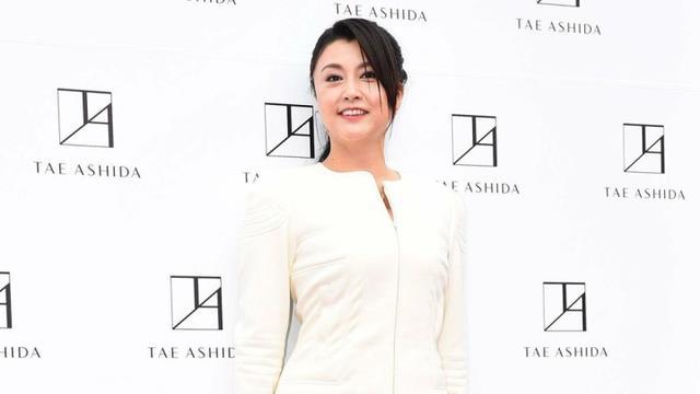 藤原纪香|51岁藤原纪香出席活动，无修图照片倒退三步，活到老学到老