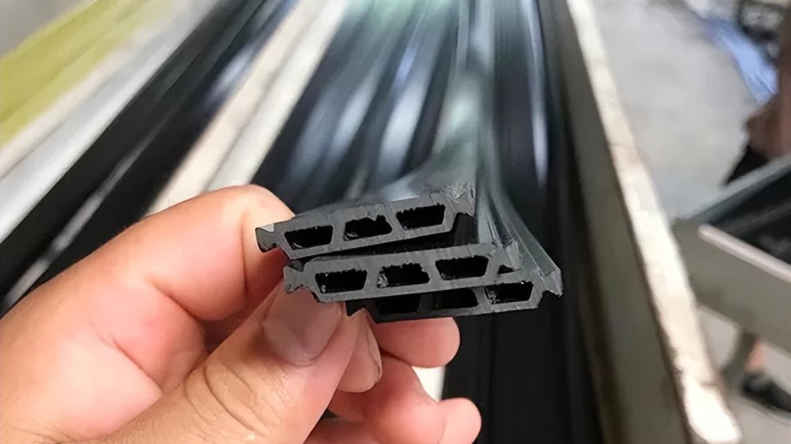 买门窗时，别问这二个问题，让人一看就知道是“外行”