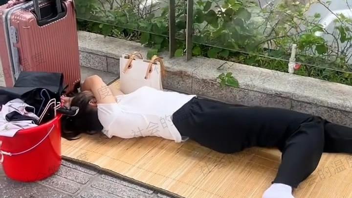 广东省|?广东：女生找不到工作睡天桥，9块钱一个小时：饿死也不会进工厂