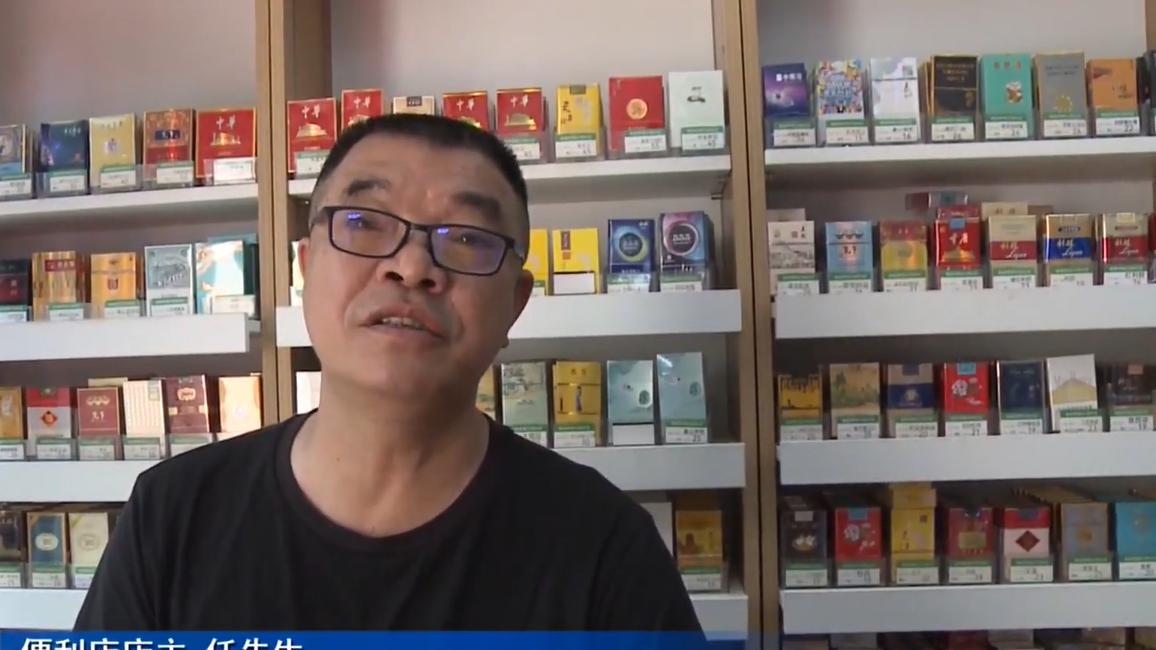 重庆男子买香烟靠演技，店主一下子损失100元，监控还原套路过程