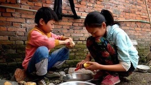 |7岁男孩旅游时遇到“另一个自己”，妈妈痛哭：儿子，妈妈接你回家