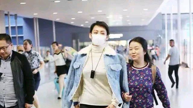 刘德华|张国荣逢人就夸她漂亮，刘德华曾“爱惨”了她，如今却已胖成大妈