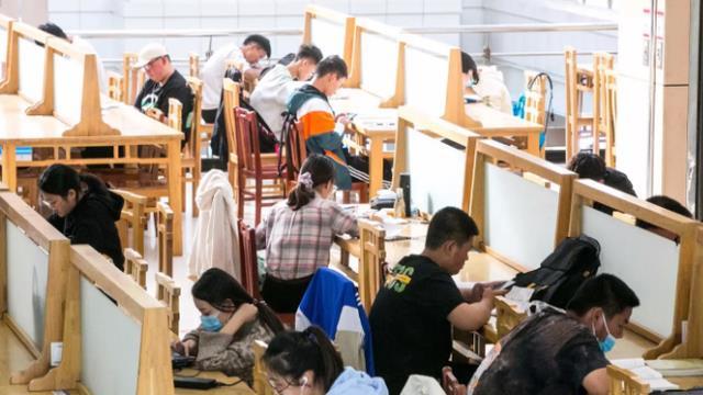 香港|本科毕业基本都是去农村，储殷教授分权学子选师范要三思，是为何