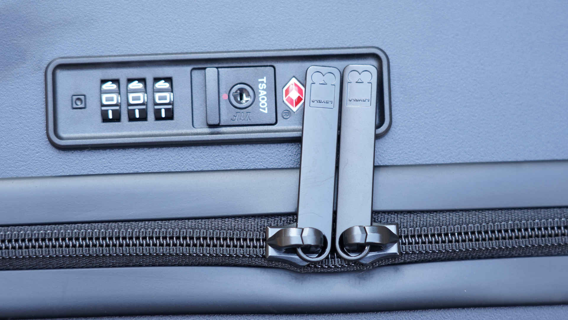 万千宠爱于一身，这款地平线8号城市脉搏行李箱你一定不能错过