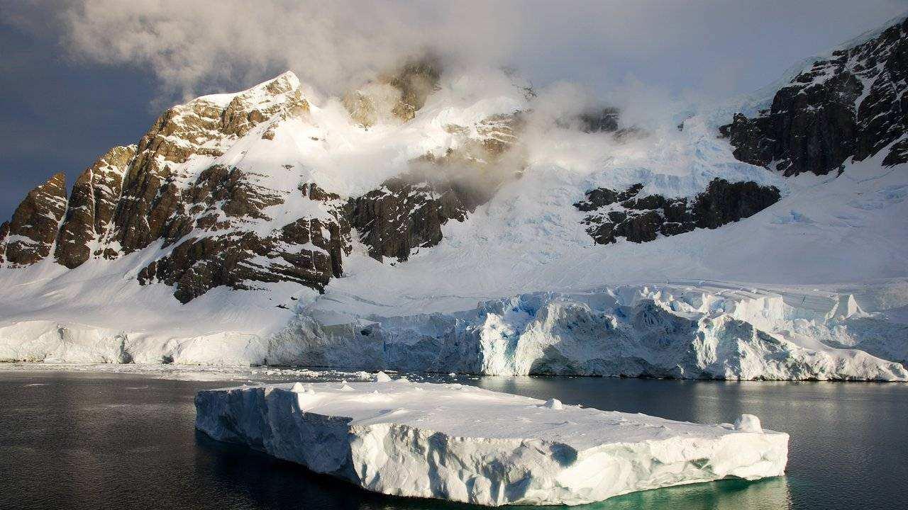 南极出现神秘“痕迹”，长度11km，究竟是什么？