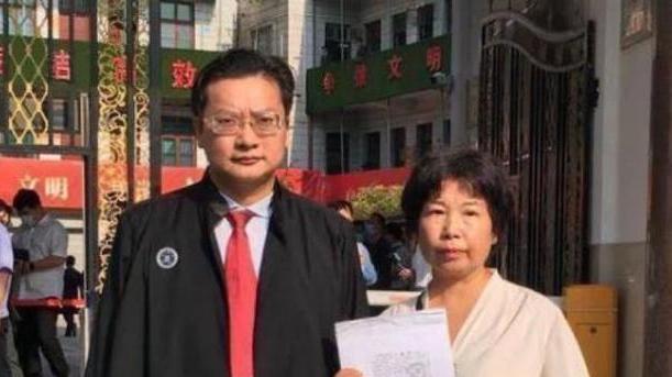 老杜病历涉嫌造假已无法回避，如今其代理律师居然威胁网友删博文