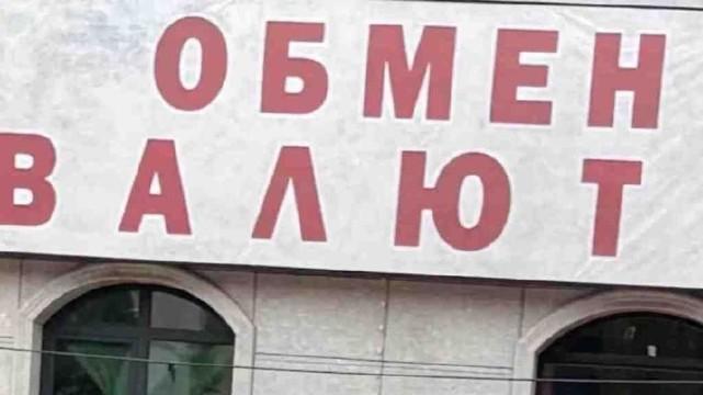 刘德华|刘德华近照显老态，惨被拍成一米三，网友：刘德华拍成郭敬明了