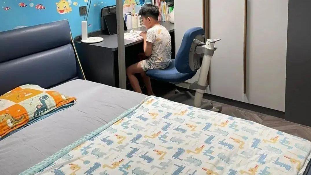 这才是儿童房该有的样子，8㎡装出16㎡的收纳，功能齐全无可挑剔