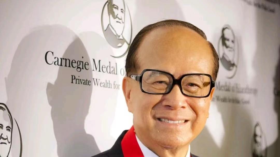 翡翠|富豪李嘉诚收藏的翡翠，仅一件就已估价过亿？