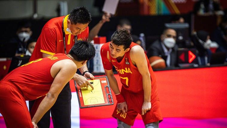 中国男篮|15分大胜！杜锋率队两连胜，苏群盛赞：或与澳大利亚会师决赛