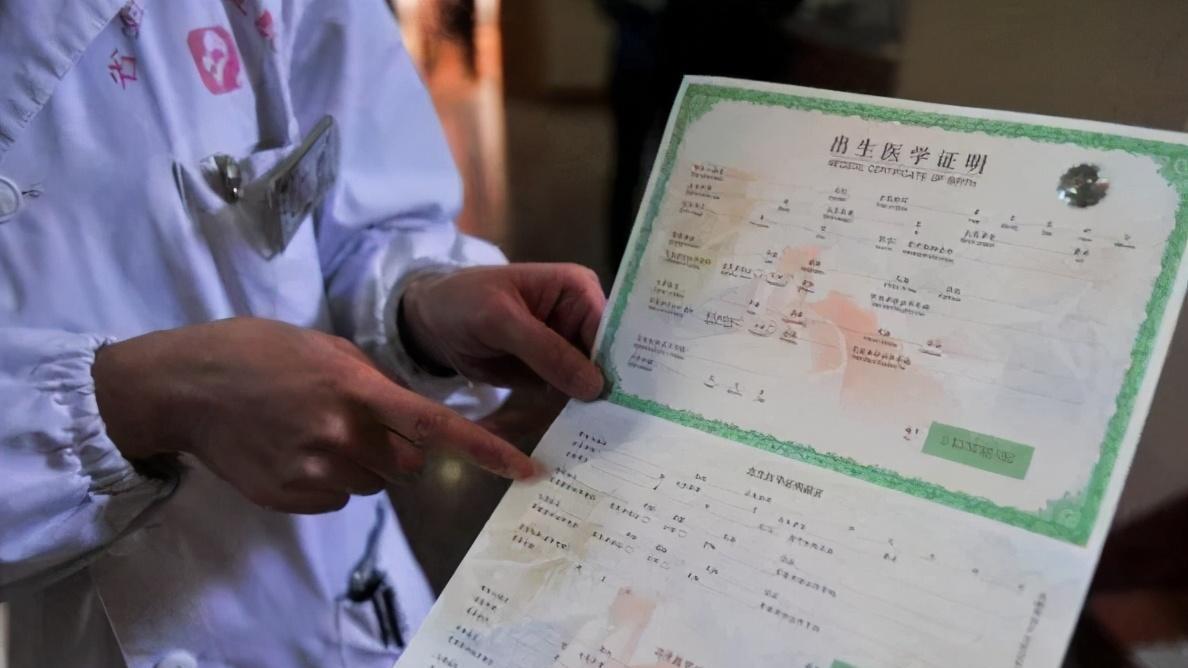 本科爸爸给女儿取名“林林”，护士将名字打错，家人欣喜：不改了