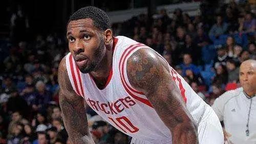 火箭、骑士、正在商讨一笔4换1的交易，火箭继续补强锋线阵容