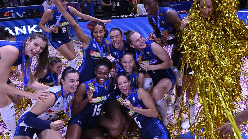 意大利队|创造历史！意大利女排首次登顶世界女排联赛！中国女排输的不冤