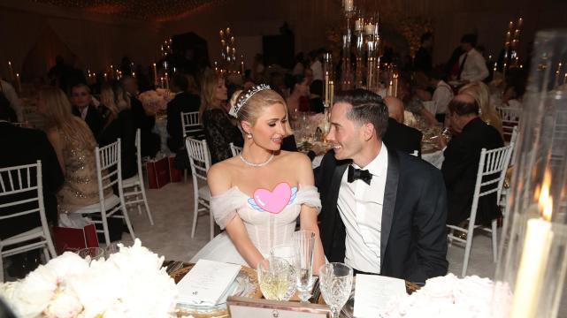 刘亦菲|帕丽斯·希尔顿与41岁丈夫私人海岛度假，泳池里甜蜜相拥羡煞众人