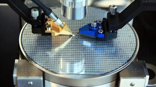 光刻机|俄罗斯传出新消息，光刻机巨头ASML，再见了？