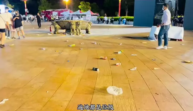 普吉岛|败兴而散，云南楚雄火把节向游客们展现了“磨刀霍霍”的形象！