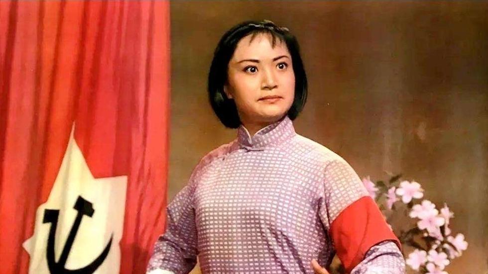 革命|样板戏以及革命现代戏主演是一种质朴、自然的美，绝不是油头粉面