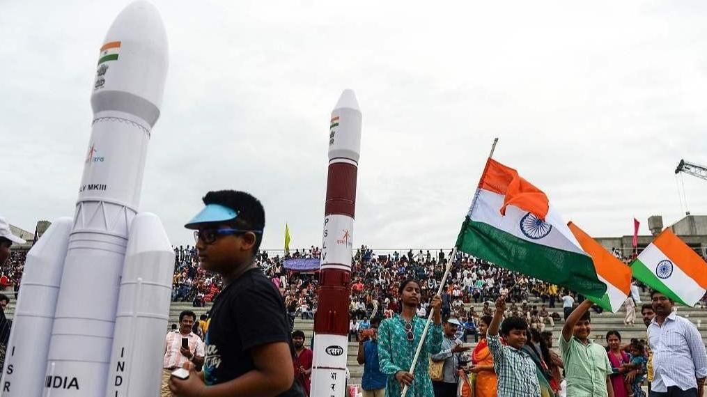 努力追赶中国，印度火箭1箭36星，官宣：2023年发射月球着陆器