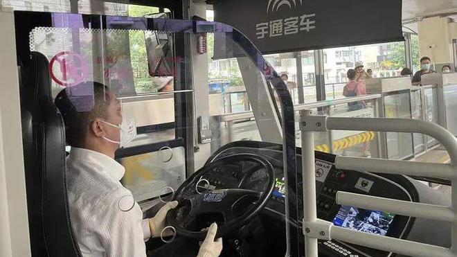公交车竟不开空调？乘客要中暑，司机捂出痱子！不是不开，而是....