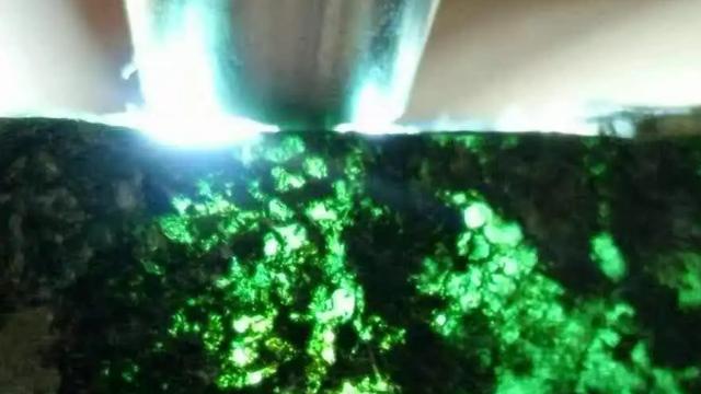 翡翠|翡翠原石的黑雾是什么意思？你知道吗？