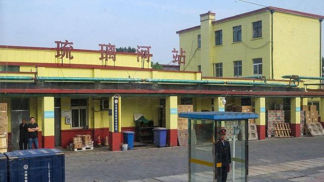司机打瞌睡，导致两列火车发生追尾事故