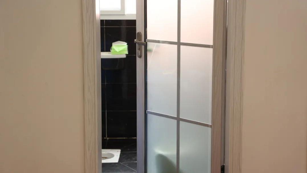 如厕后需要开门通风吗？卫生间对健康的影响，或许比您想得大