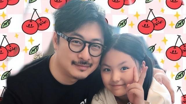 |王岳伦在国内给女庆生，意外暴露英国豪宅，独自买蛋糕庆祝显落寞