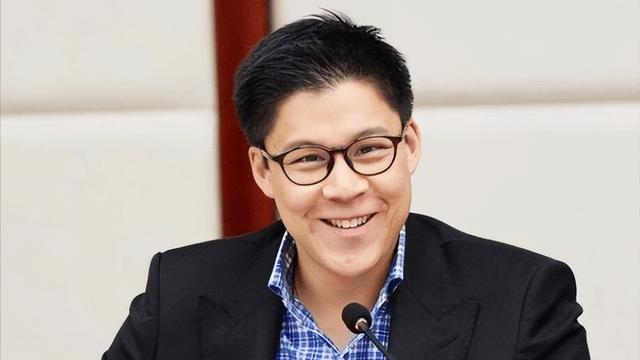 郭晶晶|频频出现在名流聚会上的郭晶晶怀疑霍启刚累积了人脉，现在有希望得到新的位置