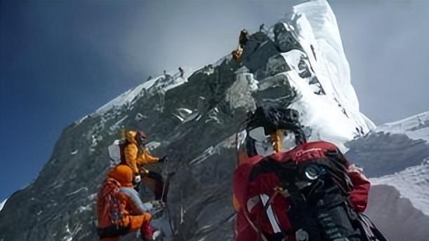 珠穆朗玛峰|珠穆朗玛峰300具遗体，有名有姓，为何始终在山上故土难归？