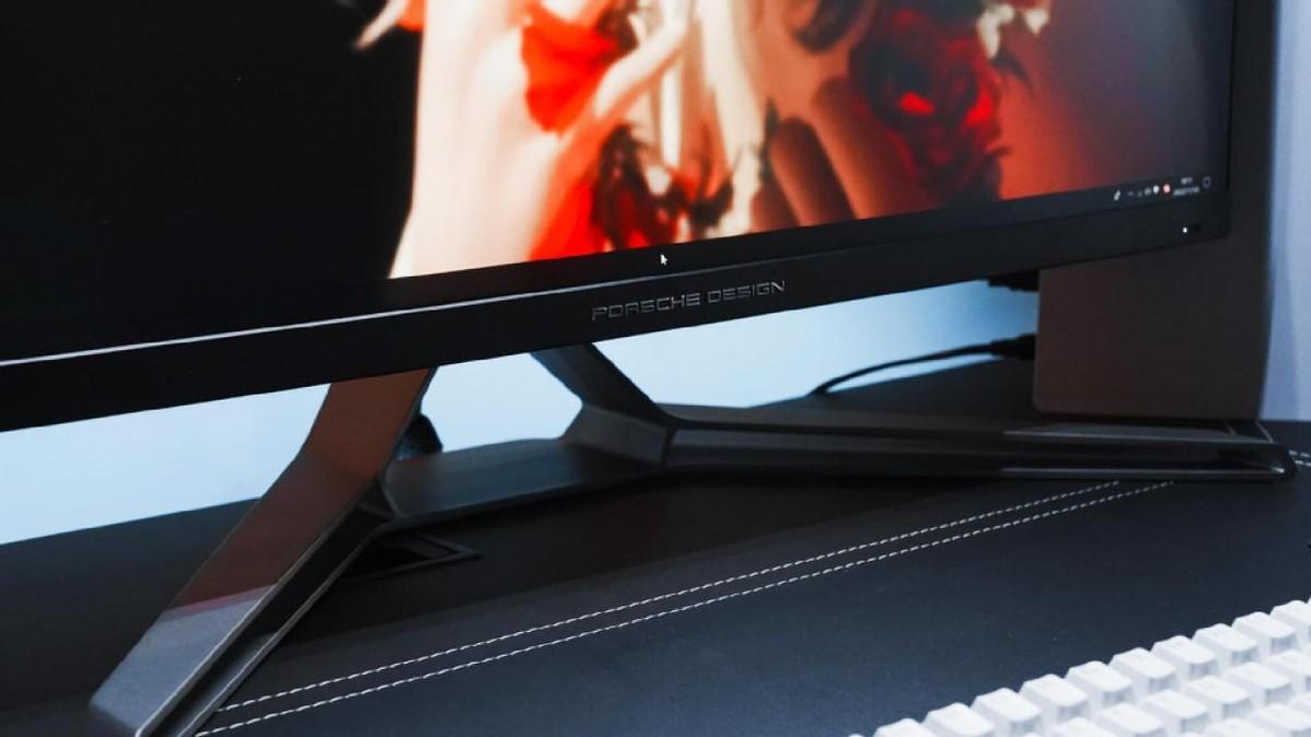 |电竞显示器中的天花板：AGON PD32M 保时捷设计联名显示器