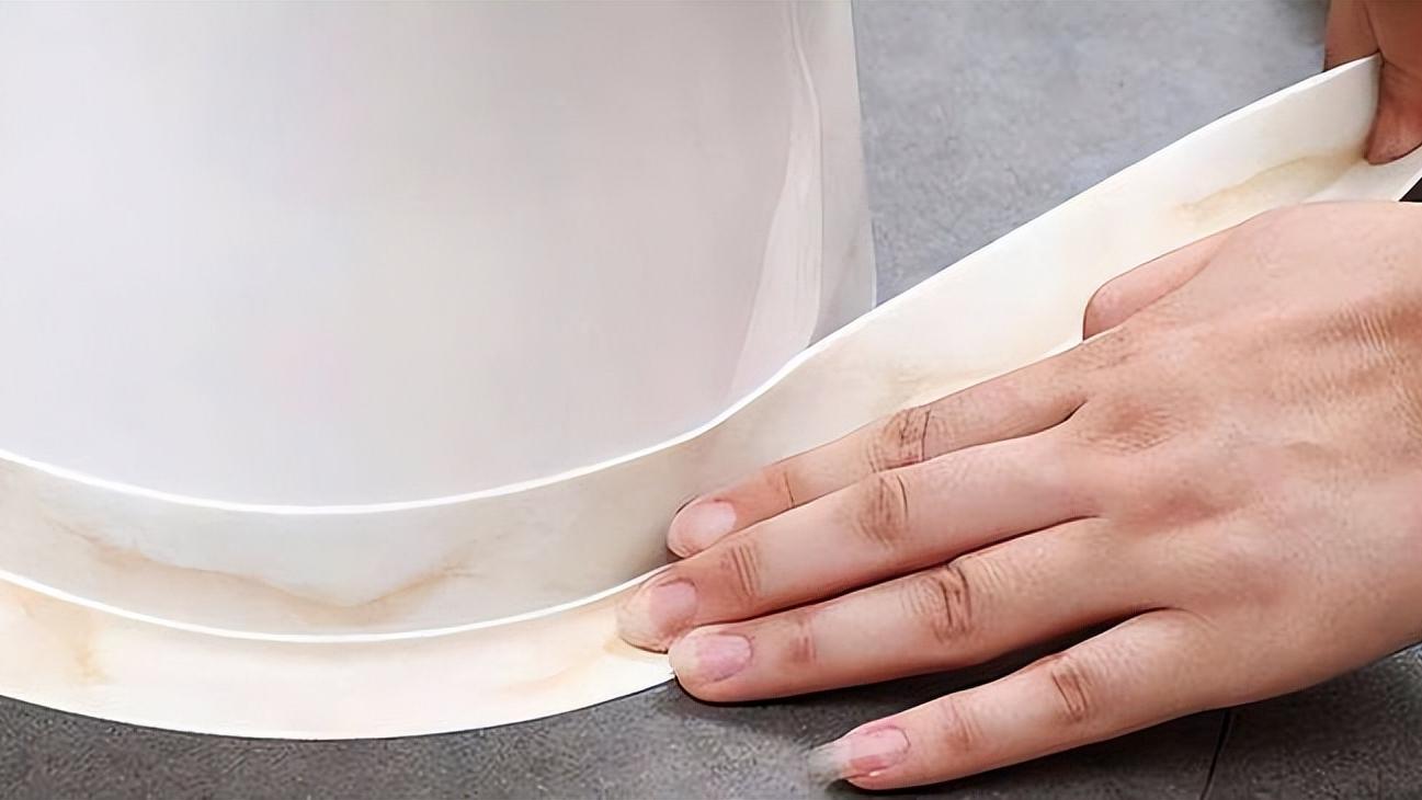 玻璃胶用久了发霉怎么办？老师傅给你支几招，立马干净如初