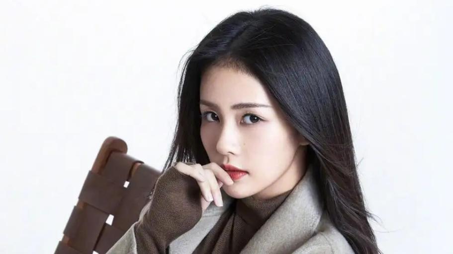 白梦妍|白鹿从模特出身到拍摄微电影，然后出道演戏，还是蛮厉害的