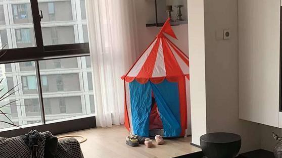 家里阳台就要这样装，轻松多出一间房，好看又好用，真是太聪明了