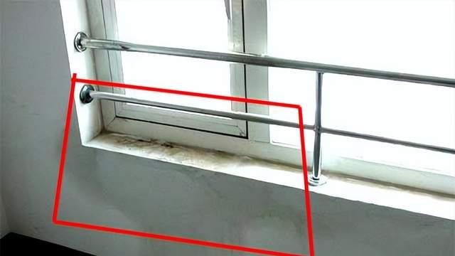 原来窗户下雨经常渗水，是工人少了这个步骤，赶紧回家检查