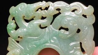 |清乾隆 老坑飘绿翡翠 龙凤纹 韘形玉珮 鸡心珮