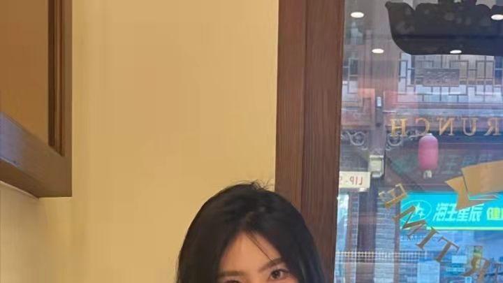 服饰 艾妍赫璟辰芮：美貌就是女人最强大的武器！