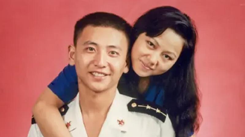 驾驶|王伟的遗孀阮国琴近况如何？上校军衔至今未再嫁，坚信丈夫会回来