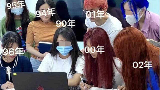 90后|网友晒私企工作照，完美诠释00后与90后的区别，80后看完沉默了