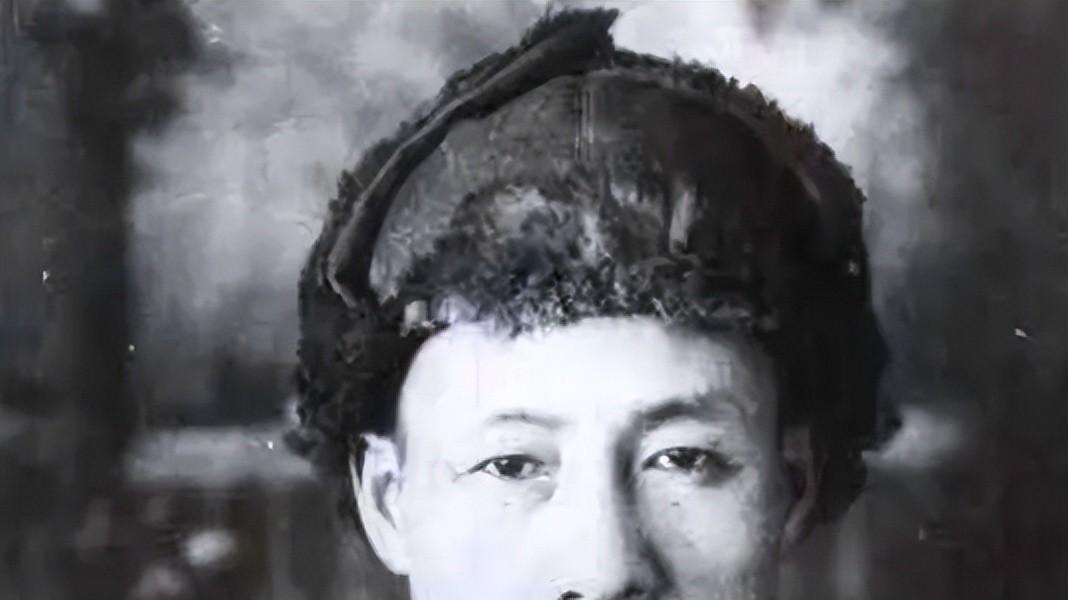 父亲打他一耳光，愤然离家闹革命，19年后携妻探亲，家中只剩哥嫂