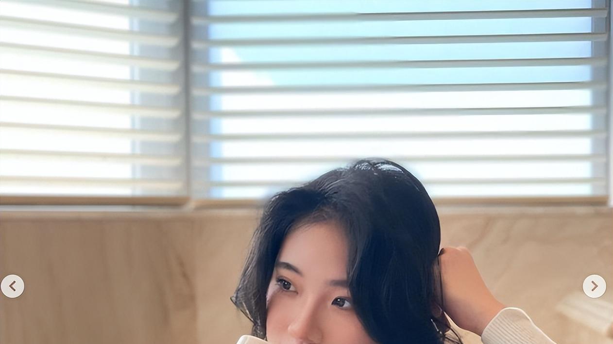 许韶恩|小S二女儿广告大片出炉，妆发成熟超有气质，网友直呼像30多岁