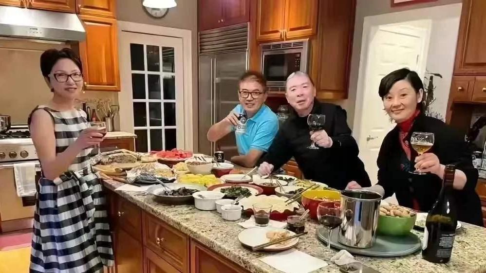 冯小刚|冯小刚跑去美国背后逻辑：小崔爆料是导火索，观众不买账是诱因